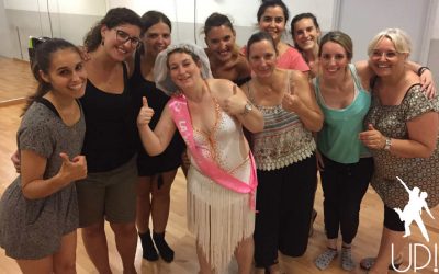 Una clase de salsa para celebrar la despedida de soltera de Elisabet