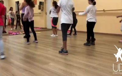 Un taller de baile para niños para celebrar el cumpleaños de Laura