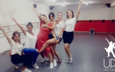 Una clase de baile salsa para celebrar la despedida de Alice